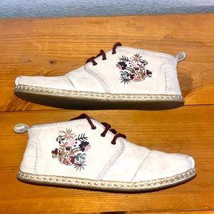 TOMS blush pink embroidered chukka sneaker women’s size 9.5